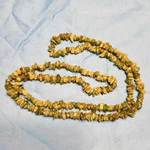 Vtg green stone necklace